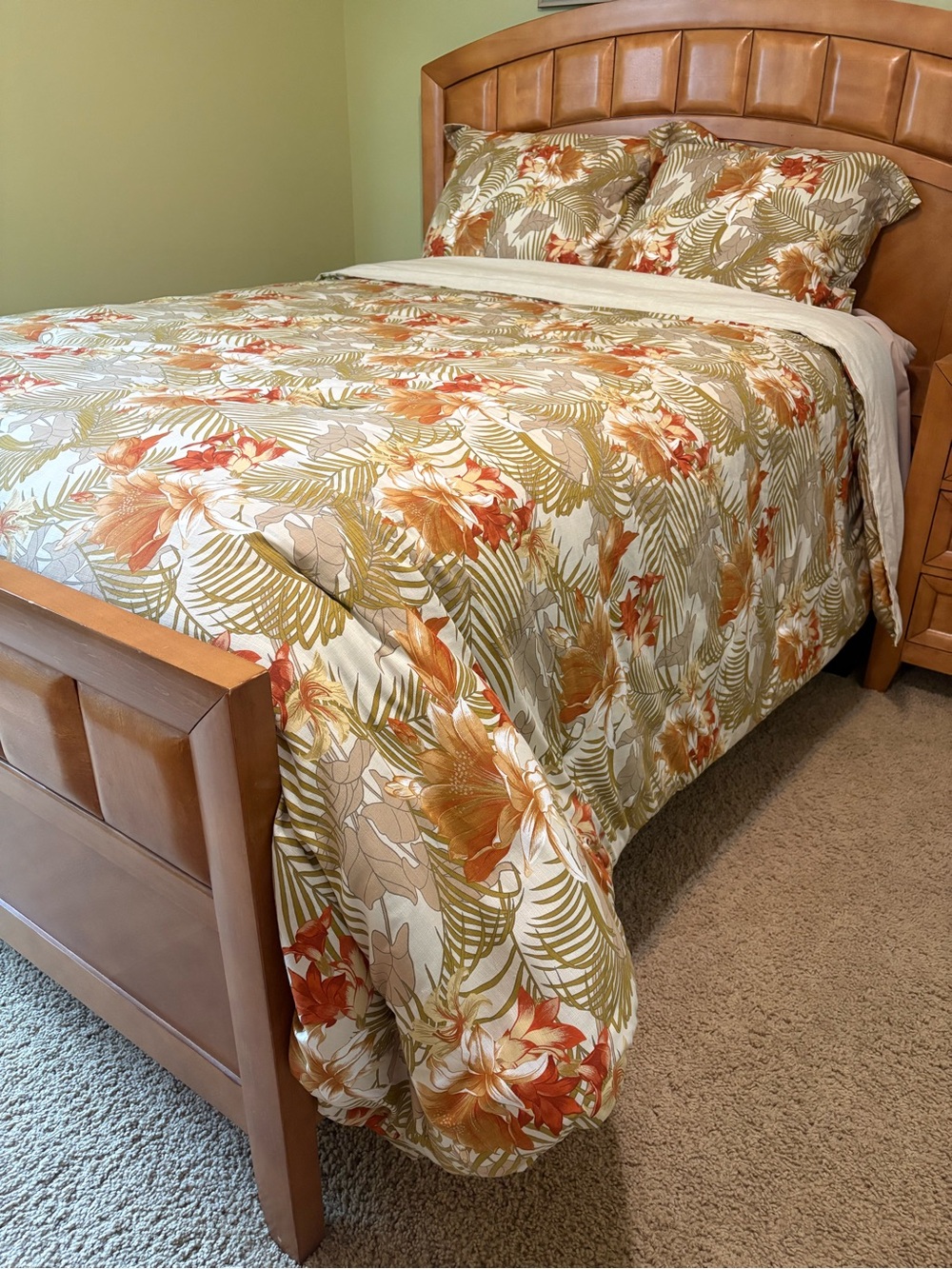Tommy Bahama Tropical Floral Comforter with 2 shams in Green & Orange
